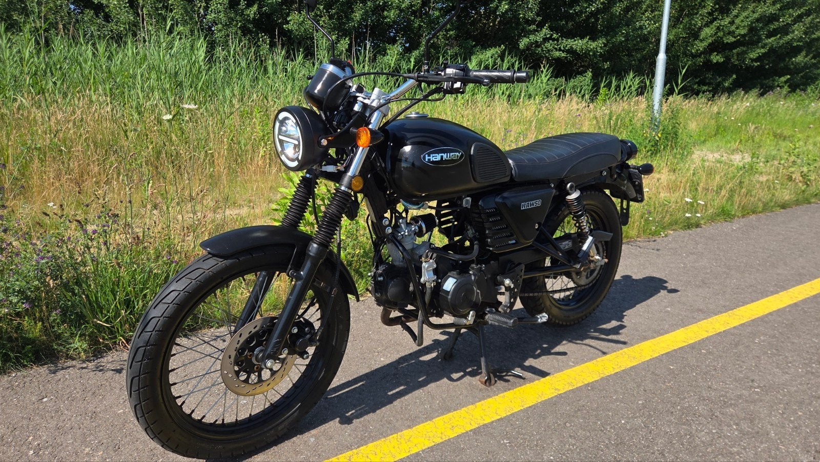 Hanway raw 50 zwart te koop 2,5 jaar oud. (Agm caferacer), Fietsen en Brommers, Maximaal 45 km/u, Zo goed als nieuw, Hanway, 4 versnellingen