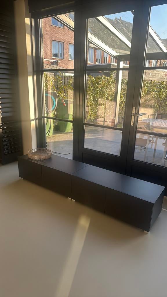 Zwart TV meubel met grijze pootjes - 200cm x43 centimeter, Ophalen, Overige materialen, 150 tot 200 cm, Zo goed als nieuw