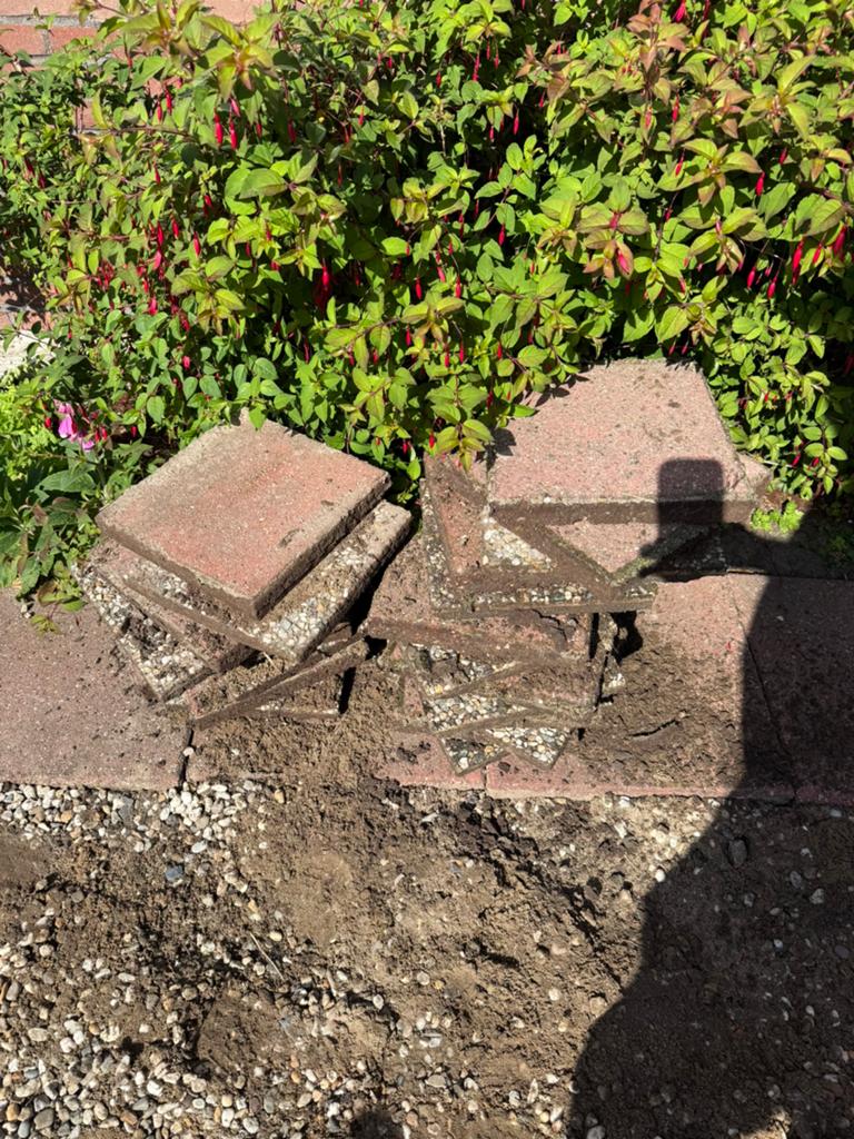 Gratis tegels, Tuin en Terras, Ophalen, Gebruikt, Beton, Terrastegels