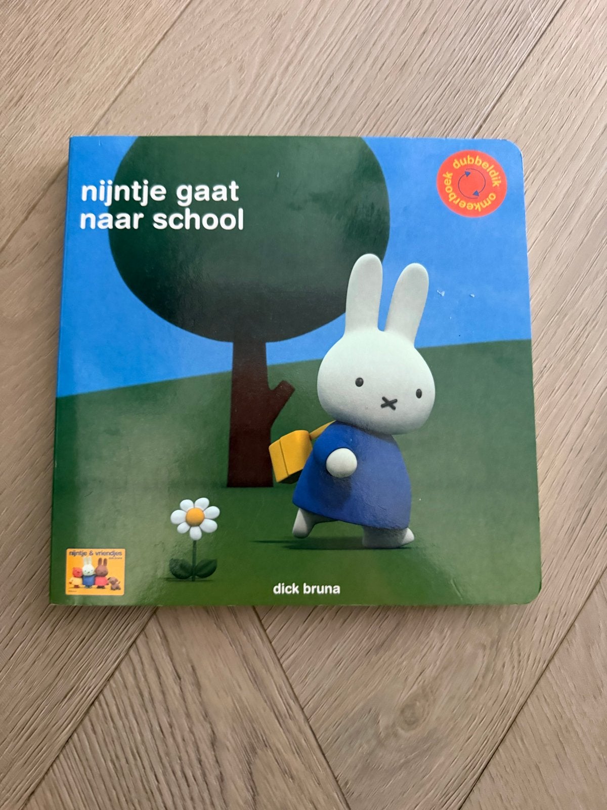 Nijntje dubbelboek: naar school & in de herfst, Fictie algemeen, Jongen of Meisje, Ophalen of Verzenden, Zo goed als nieuw