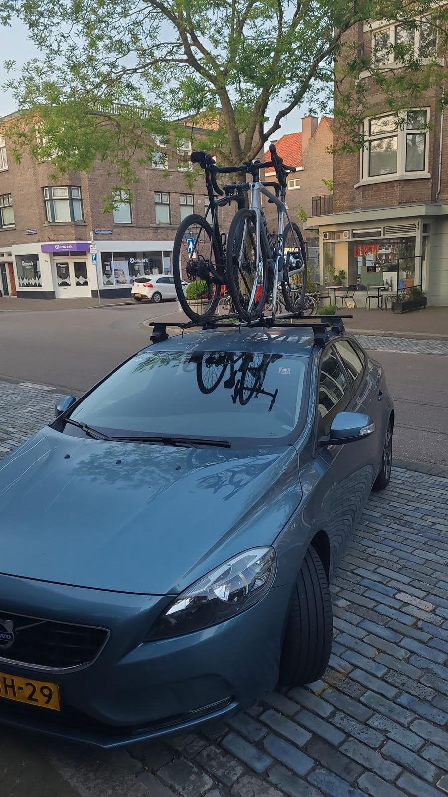 Thule dakdragers + drie fietsendragers voor Volvo V40, Auto diversen, Dakdragers, Ophalen, Zo goed als nieuw
