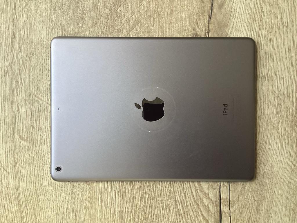 iPad Air model A1474 16GB, Computers en Software, Apple iPads, 10 inch, Gebruikt, Apple iPad Air, Ophalen of Verzenden