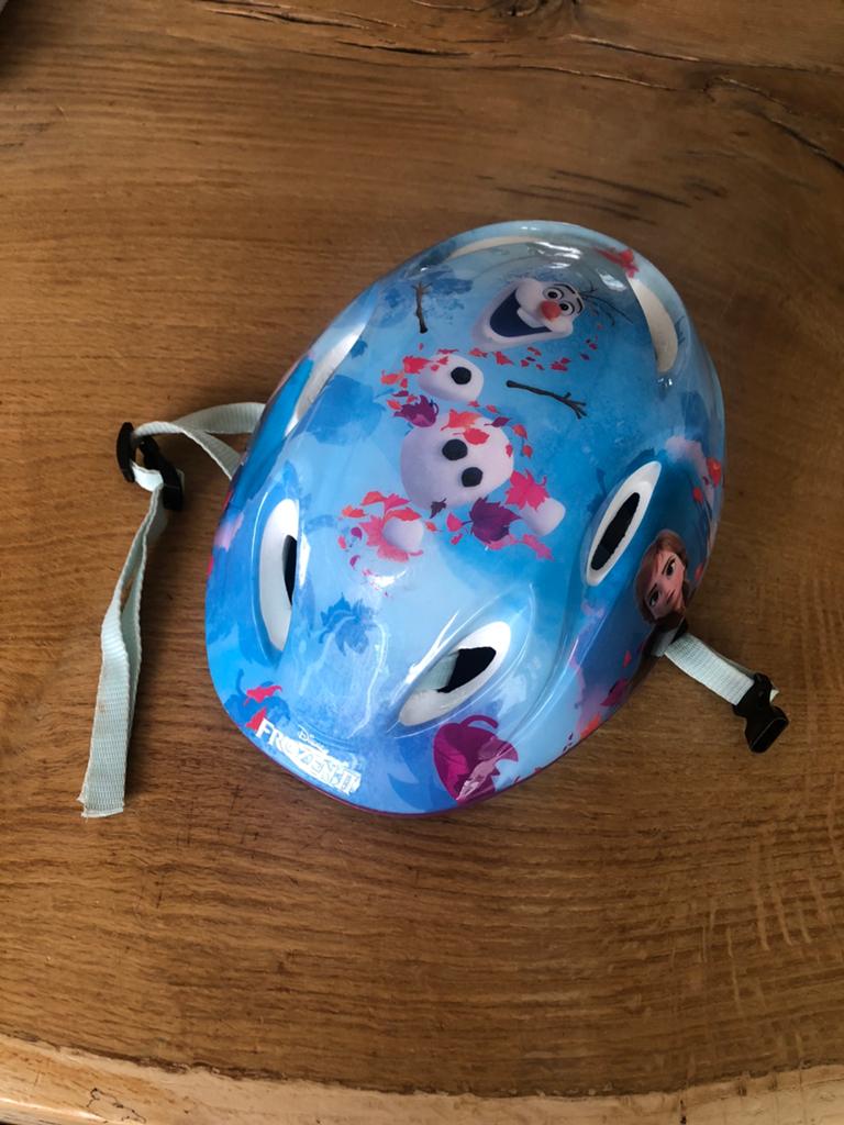 Kinder helm Frozen fietsen, Fietsen en Brommers, Fietsaccessoires | Fietshelmen, Ophalen of Verzenden, Zo goed als nieuw, Overige maten