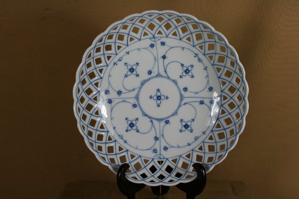 Schaal met opengewerkte rand Schumann Blau Saks, Antiek en Kunst, Antiek | Servies los, Ophalen of Verzenden