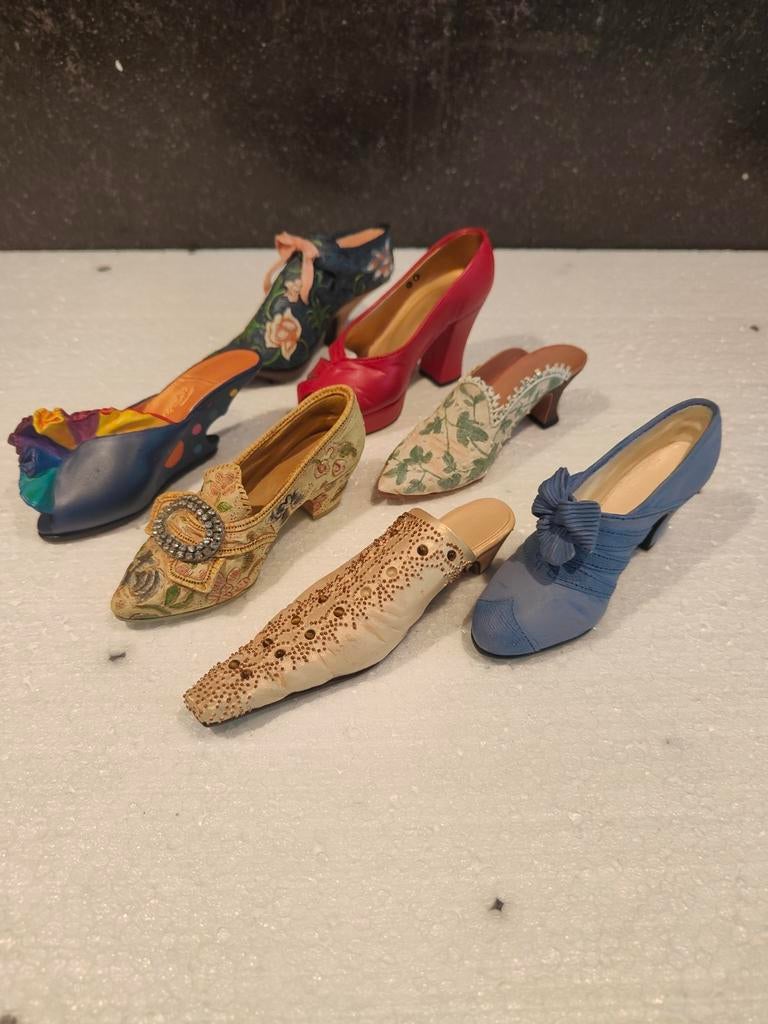 7 decoratieve miniatuur schoentjes "JUST THE RIGHT SHOE", Verzamelen, Overige Verzamelen, Zo goed als nieuw, Verzenden