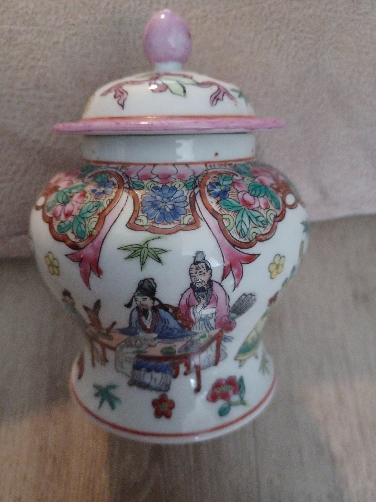 Chinese Famille Rose Dekselpot, Antiek en Kunst, Ophalen of Verzenden