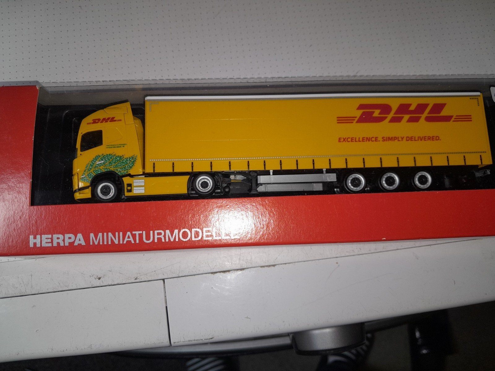 Herpa Miniatuurmodel Volvo FH GL XL Electric DHL, Ophalen of Verzenden, Nieuw, Bus of Vrachtwagen