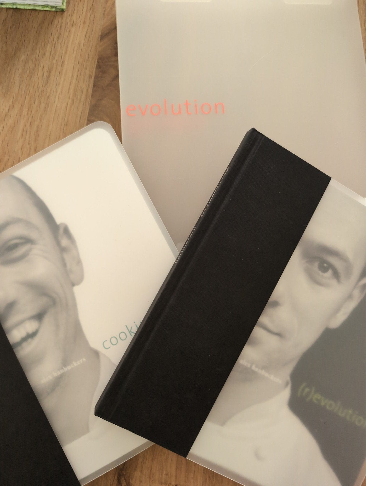 Alex Hanbuckers (r)evolution kookboek, Boeken, Kookboeken, Alex Hanbuckers, Hoofdgerechten, Ophalen of Verzenden, Zo goed als nieuw