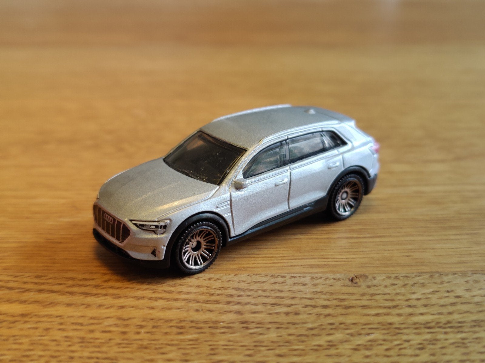 Matchbox Audi E Tron ZILVER, Ophalen of Verzenden, Zo goed als nieuw, Auto