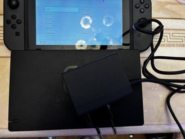 Nintendo Switch V2 & Nintendo Switch Oled, Spelcomputers en Games, Spelcomputers | Nintendo Switch, Ophalen, Zo goed als nieuw