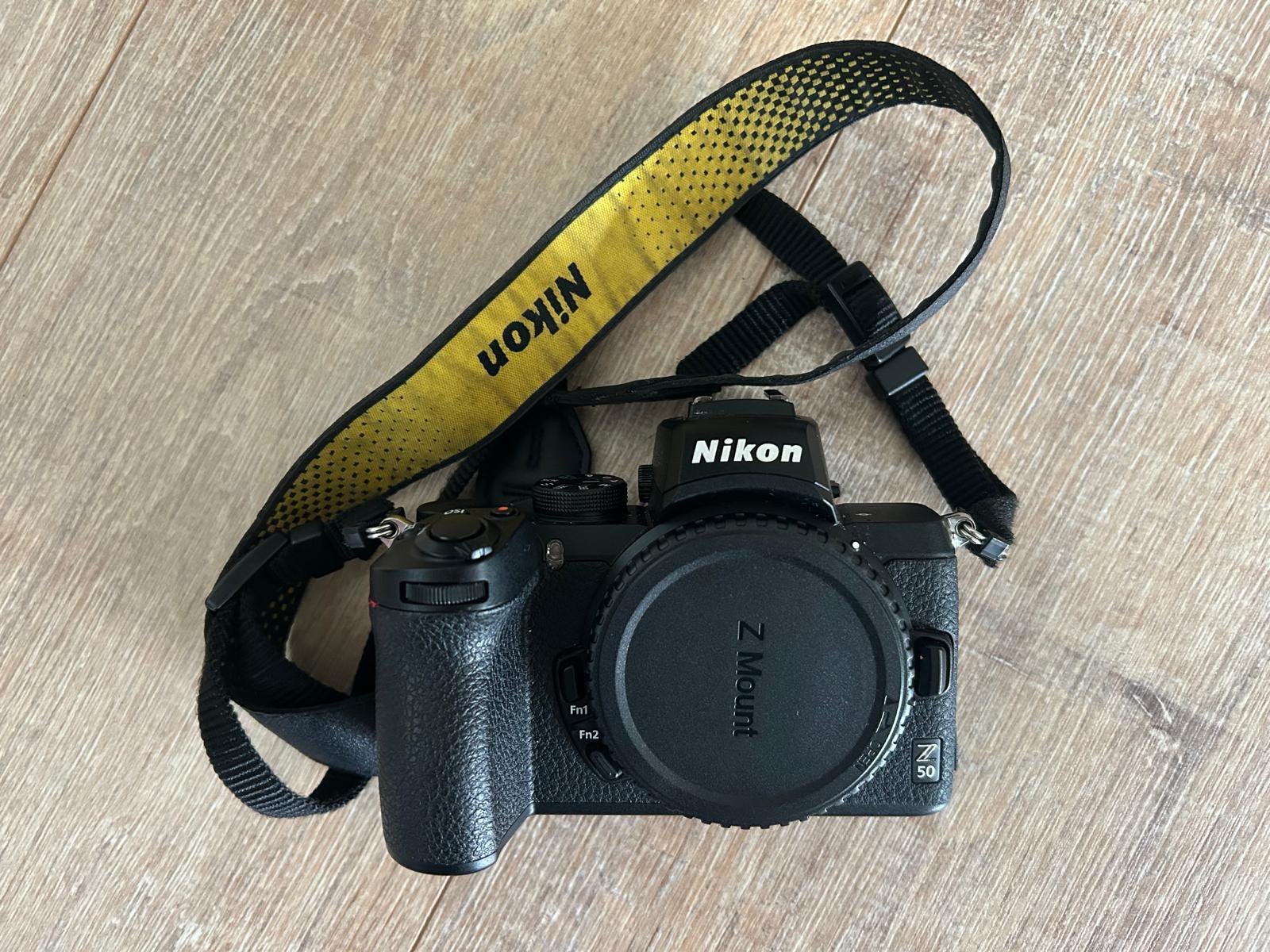 Nikon Z50 systeemcamera zwarte body + accessoires, Ophalen, Gebruikt, Draagriem, Ingebouwde flitser