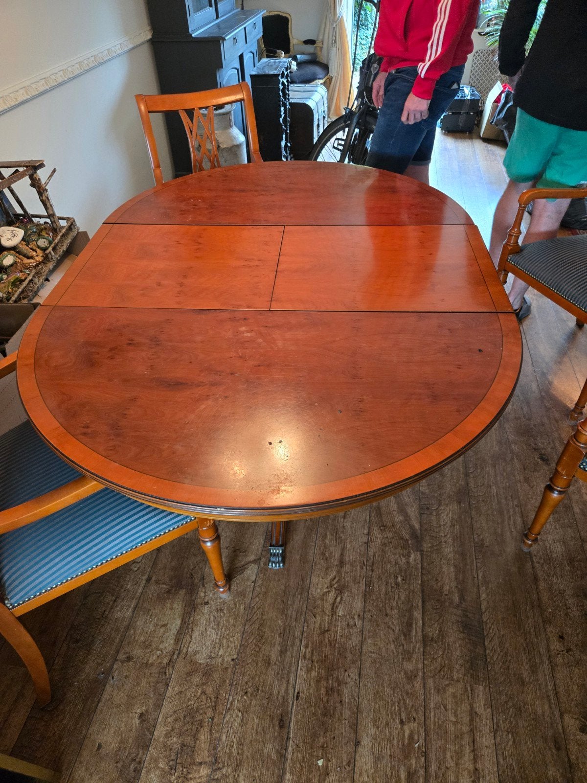 Antieke eettafel met stoelen, Ophalen