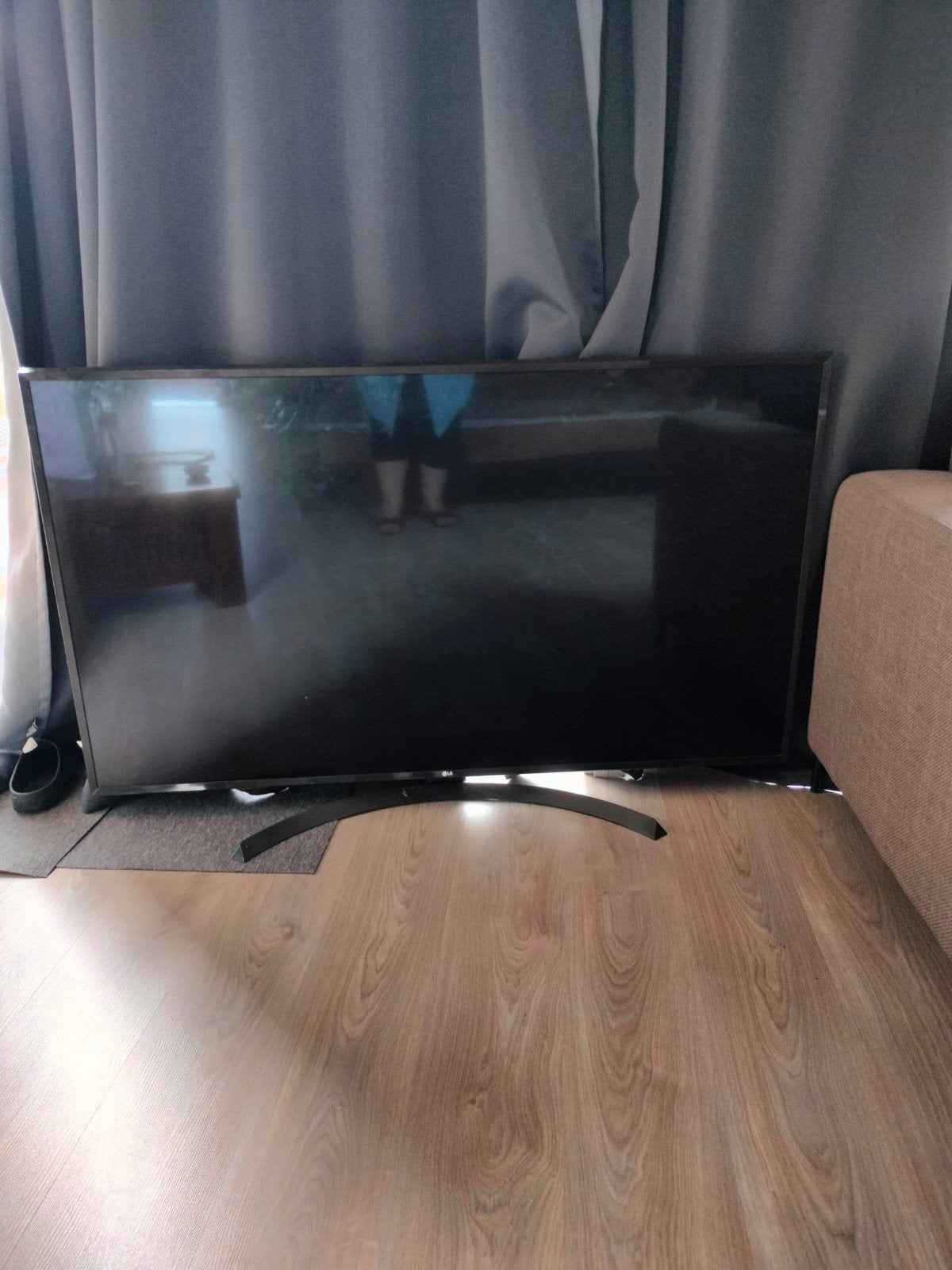 Foto 4 van LG TV 107 cm - Beeld niet 100%