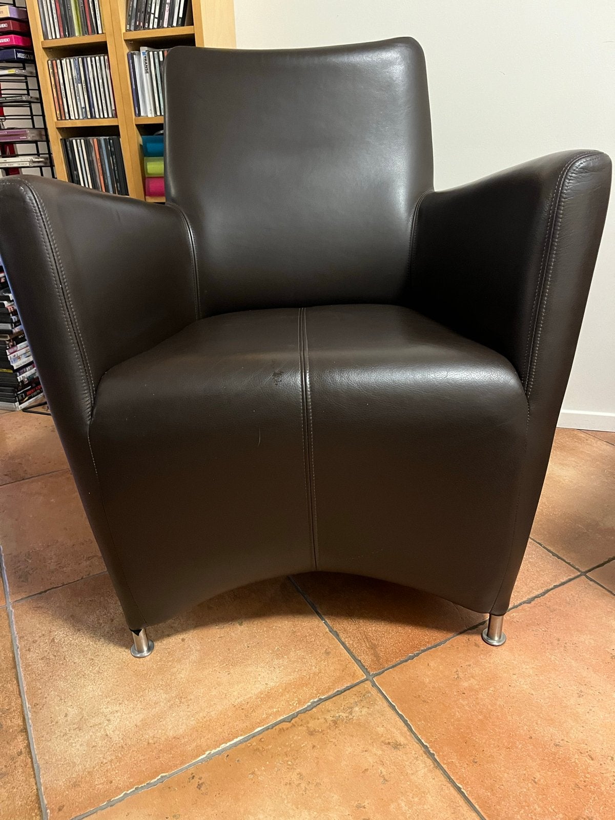 Merk Jess fauteuil - Donkerbruin leer, Ophalen, Gebruikt, Leer, 75 tot 100 cm