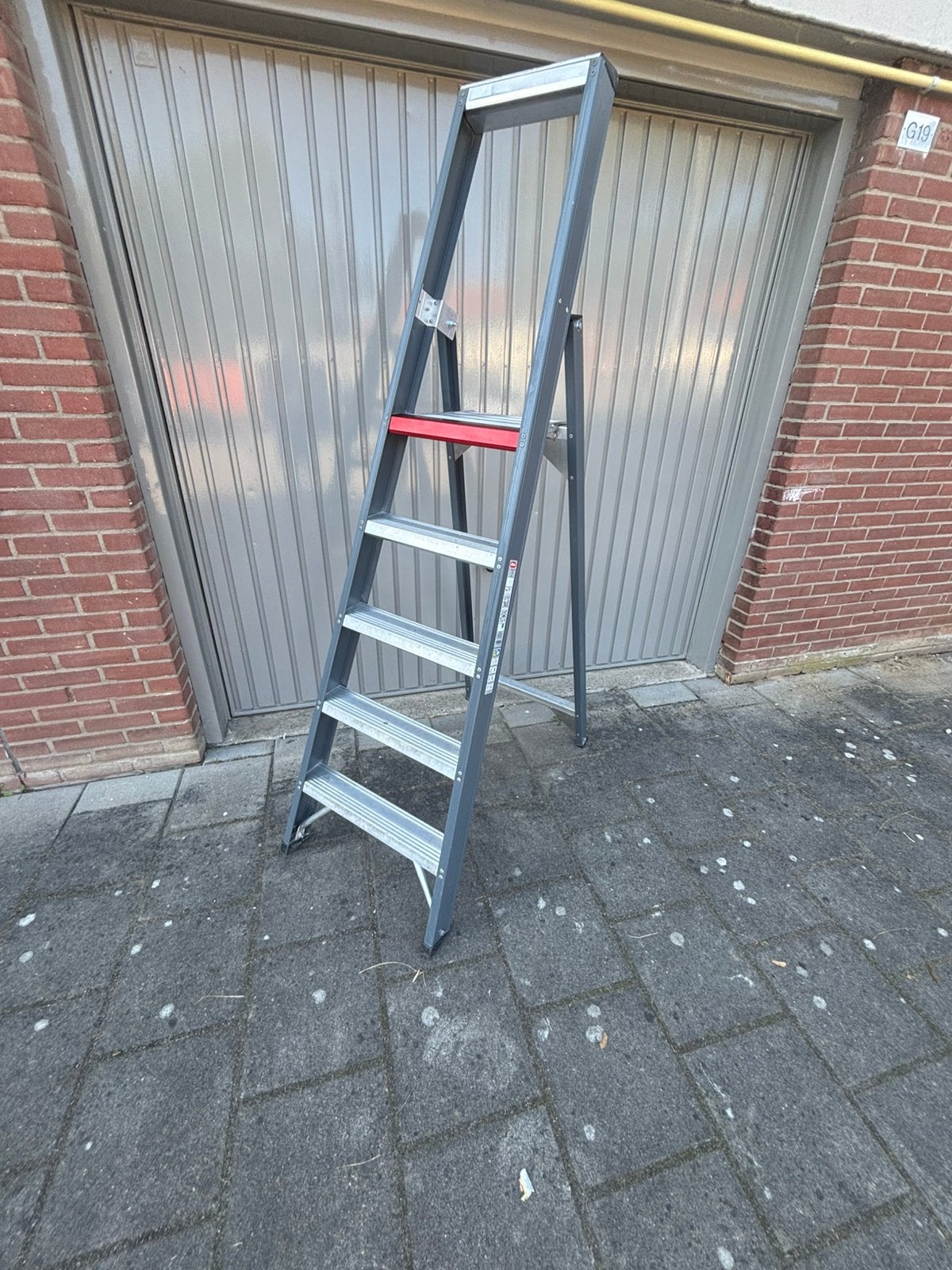 Altrex flaco 1 x 5 trap zo goed als nieuw, Doe-het-zelf en Verbouw, Ophalen, Zo goed als nieuw, Minder dan 2 meter