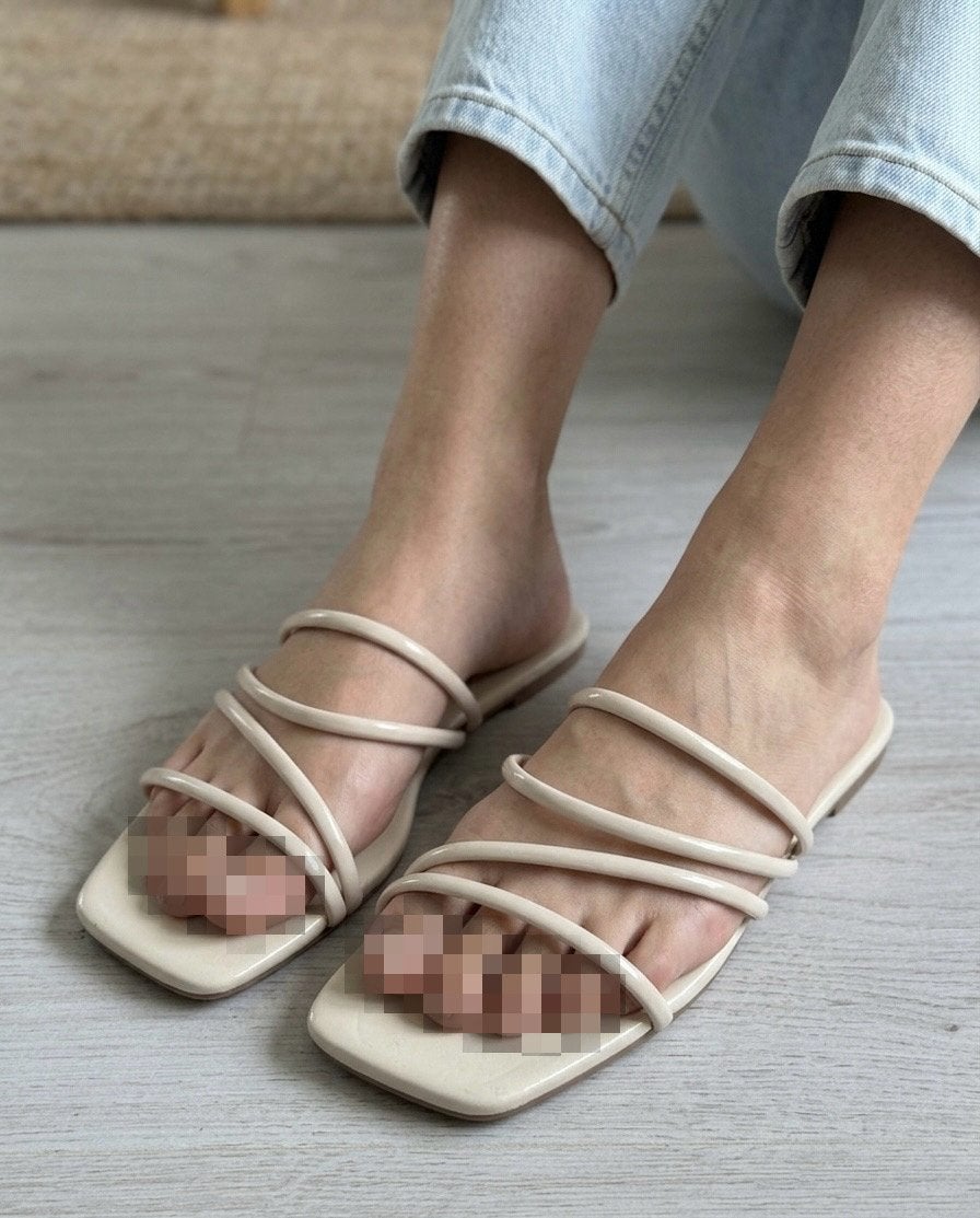 Cremekleurige Sandalen, Beige, Zo goed als nieuw, Sandalen of Muiltjes, Ophalen of Verzenden