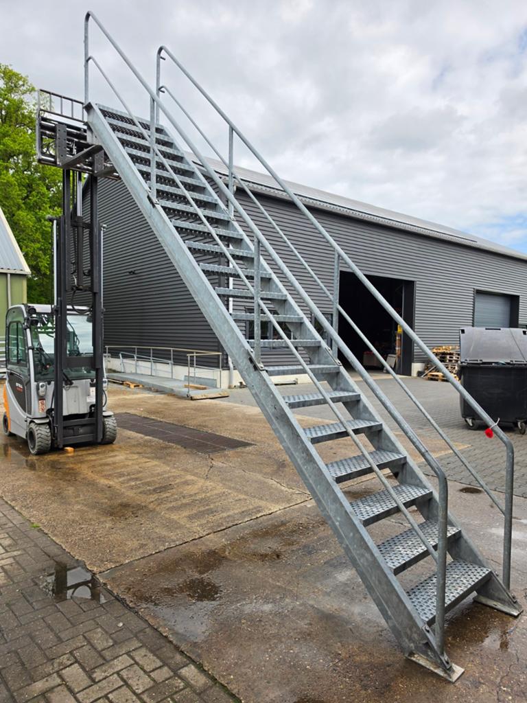 Stalen trap gegalv hoog 4,1mtr nor083, Ophalen, 2 tot 4 meter