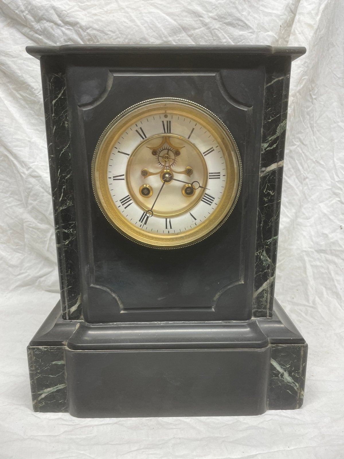 Antieke Franse marmer schouwpendule met brocotgang, Ophalen