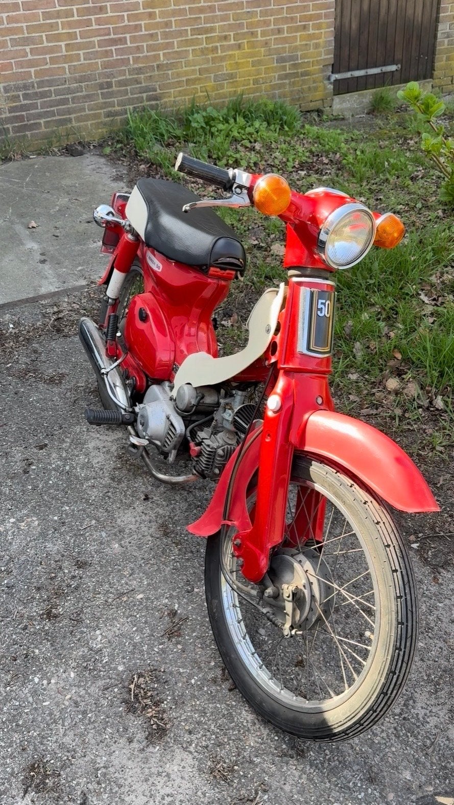 Honda C70 (C50) uit 1982 - Engelse versie met kenteken, Fietsen en Brommers, Brommers | Honda, Ophalen, Gebruikt, Overige modellen