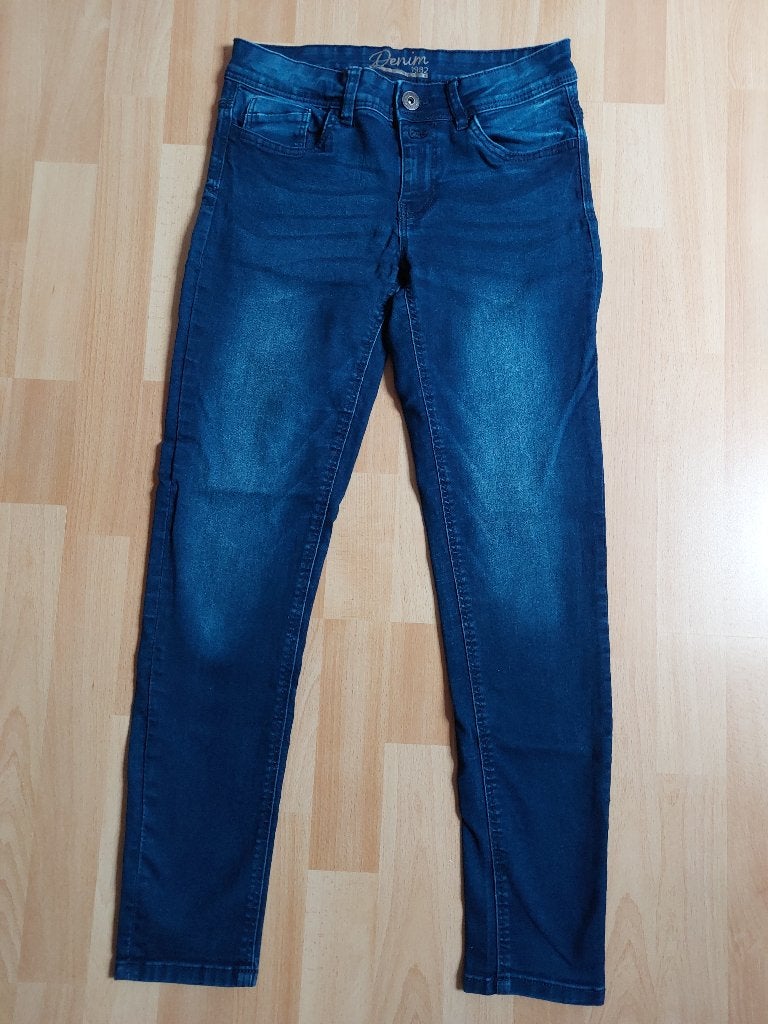 Donkerblauwe spijkerbroek *Denim 1982*, Kleding | Dames, Blauw, Ophalen of Verzenden, W30 - W32 (confectie 38/40), Denim 1982