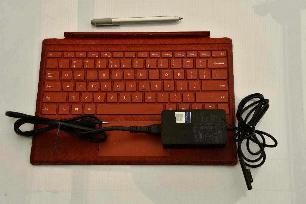 Microsoft Surface pen, toetsenbord en oplader (orrigineel), Computers en Software, Ophalen of Verzenden, Zo goed als nieuw, Onbekend