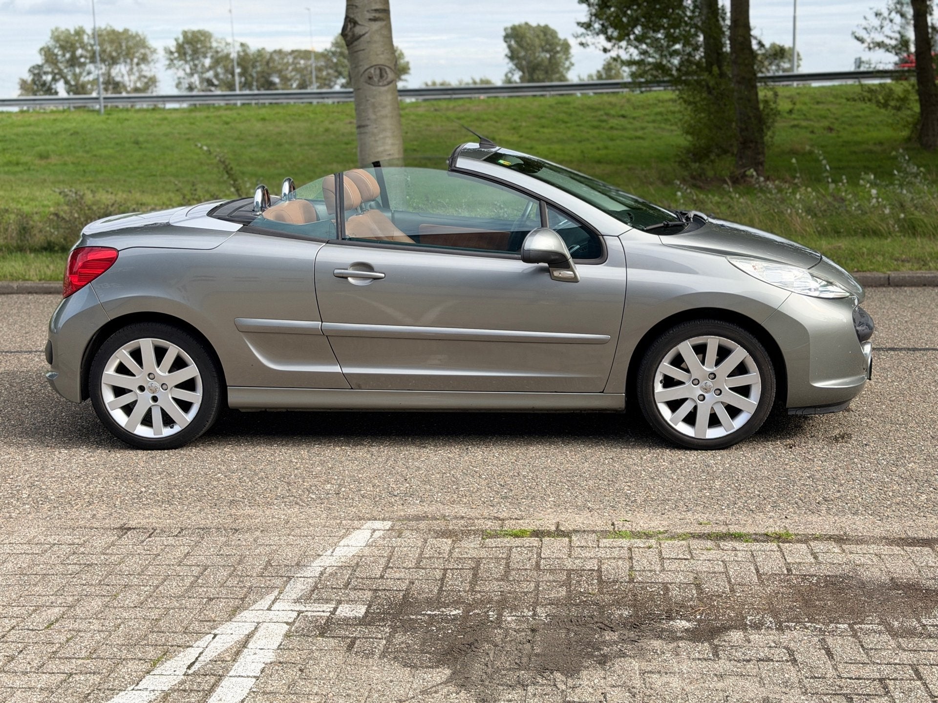Peugeot 207 CC 1.6 THP Sport 150PK Nieuwe Apk Nette Auto, Auto's, Gebruikt, 4 cilinders, 4 stoelen, Handgeschakeld