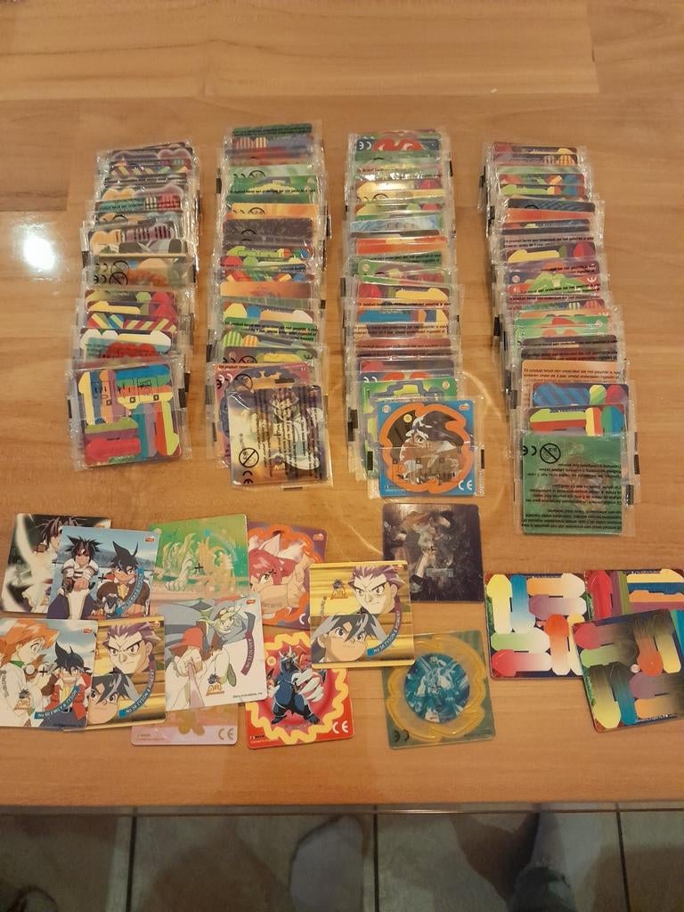 Grote collectie Beyblade en Lays chips spinners, Ophalen of Verzenden, Nieuw