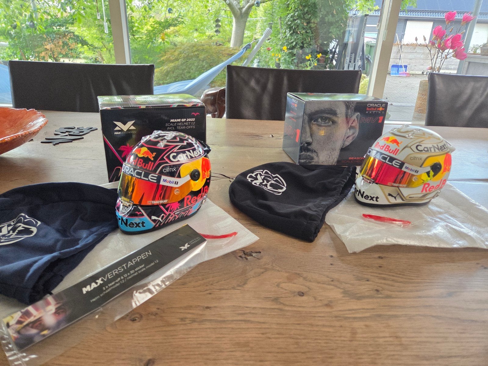 Max Verstappen Miami GP 2022 & MV1 schaalmodel helmen 1, Ophalen of Verzenden, Zo goed als nieuw, Formule 1
