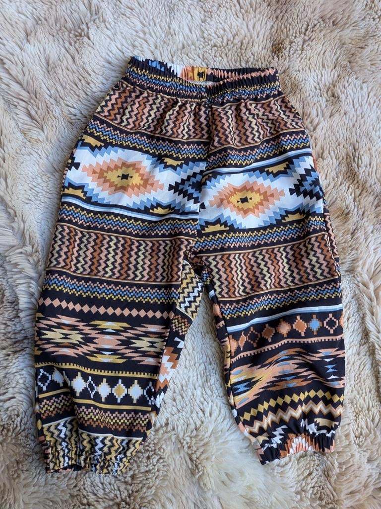 Broekje maat 80 met etnische print, Kinderen en Baby's, Babykleding | Maat 80, Gebruikt, Broekje, Jongetje of Meisje, Ophalen of Verzenden