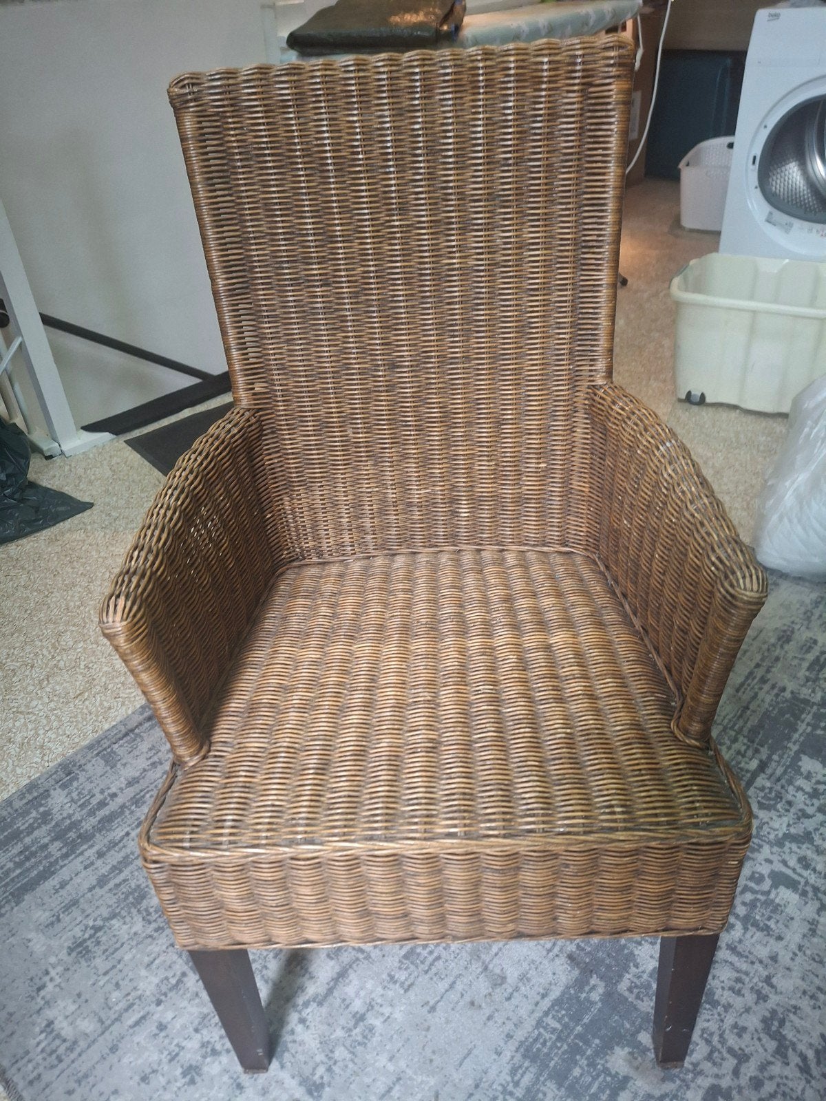 Gratis ophalen 2 Rotan stoelen  met armleuningen, Huis en Inrichting, Ophalen, Bruin