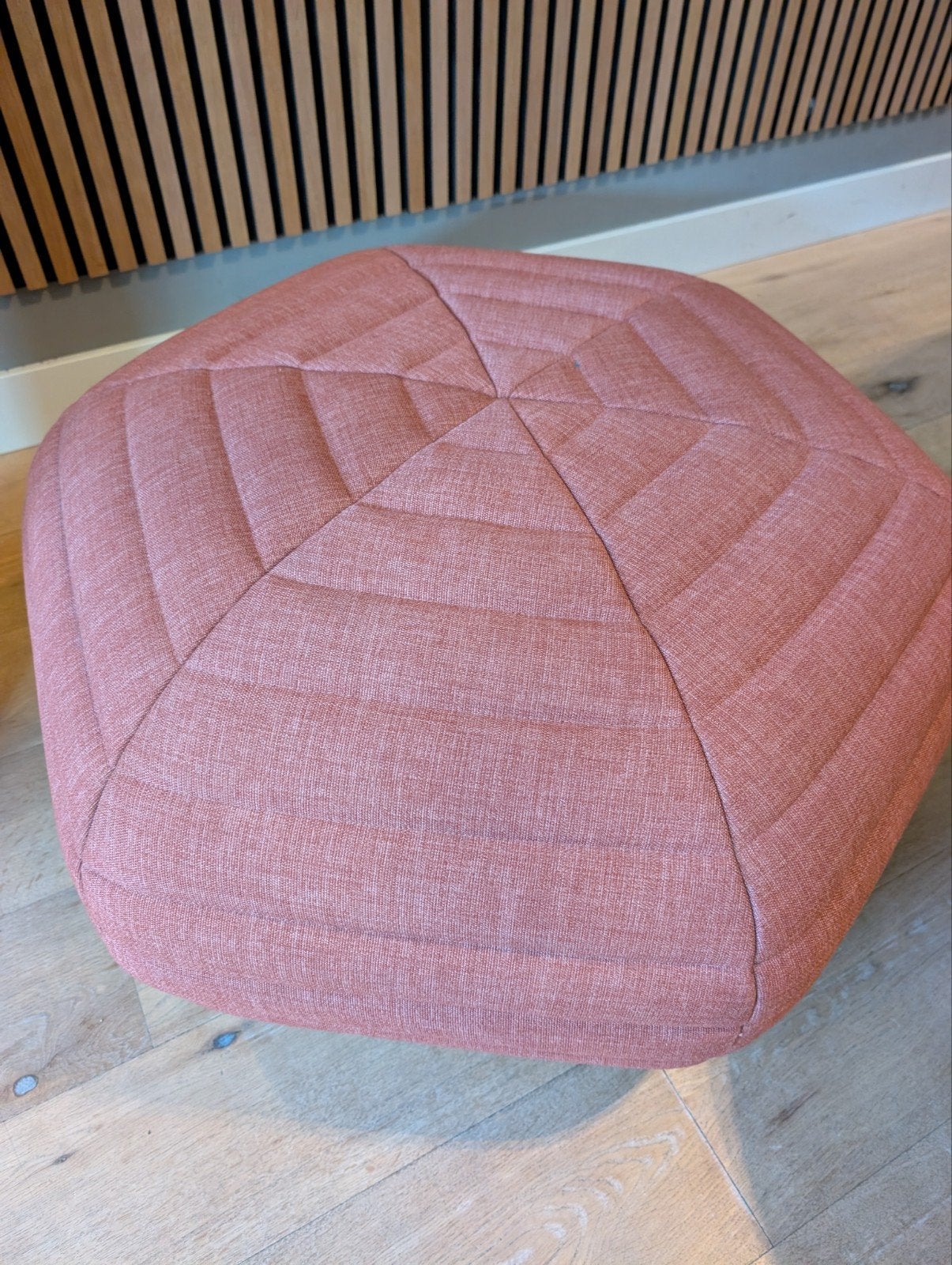 Design poef Fogia. In zeer goede staat., Minder dan 50 cm, Ophalen of Verzenden, Zo goed als nieuw, Modern design