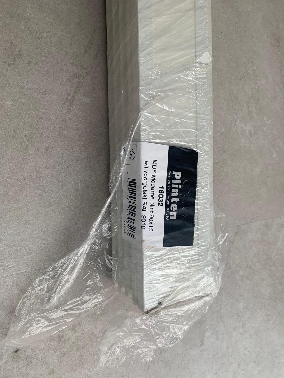 Moderne Sfeerplint MDF RAL 9010 - 90x15x2400mm, Ophalen, Nieuw, Mdf, 200 tot 250 cm