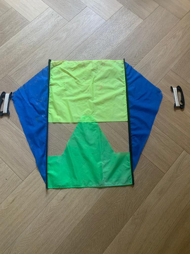 Sportvlieger stuntvlieger 65 x 80 cm 2-lijns, Sport en Fitness, Vliegeren, Ophalen of Verzenden, Zo goed als nieuw, Tweelijns