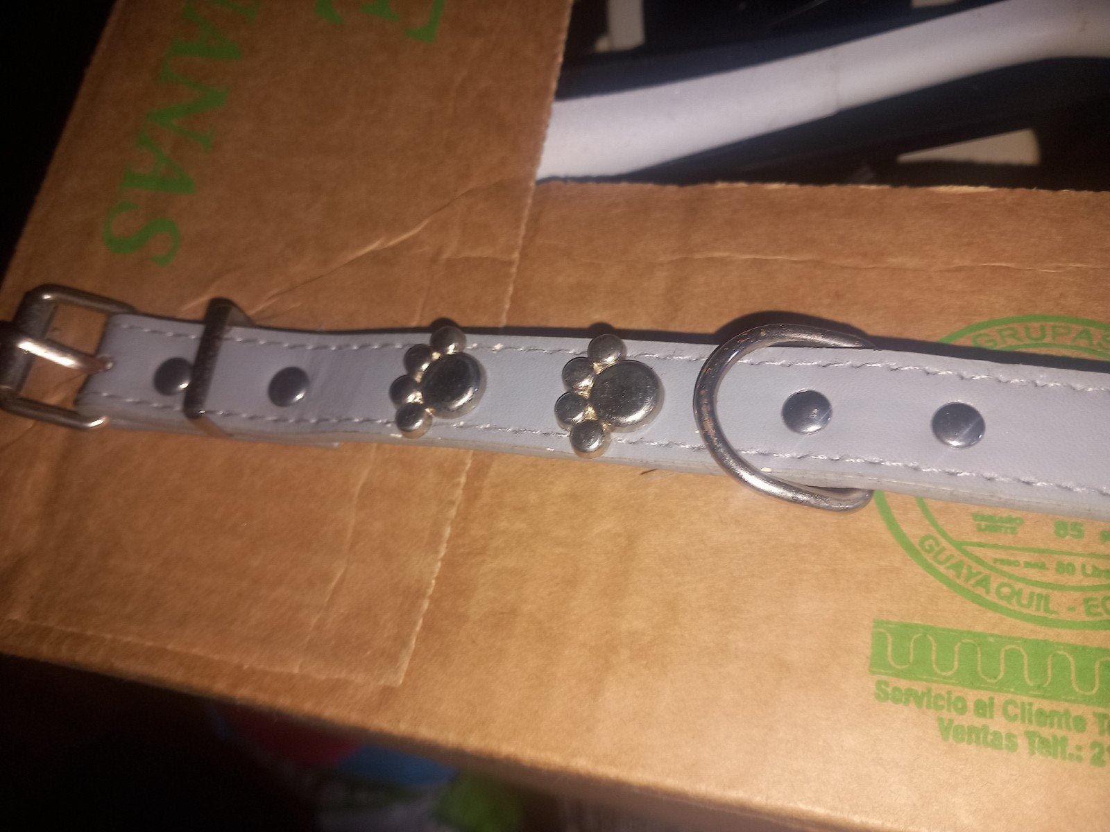 grijze honden halsband met pootjes als nieuw, Dieren en Toebehoren, Ophalen of Verzenden, Zo goed als nieuw