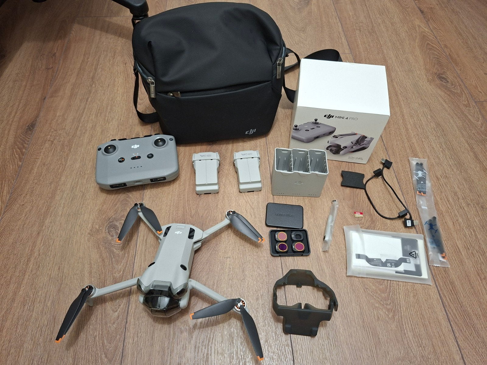 DJI mini pro 4 2X accu & lader, ND-filters, 128GB, tasje, Elektro, Helikopter, Ophalen of Verzenden, Zo goed als nieuw