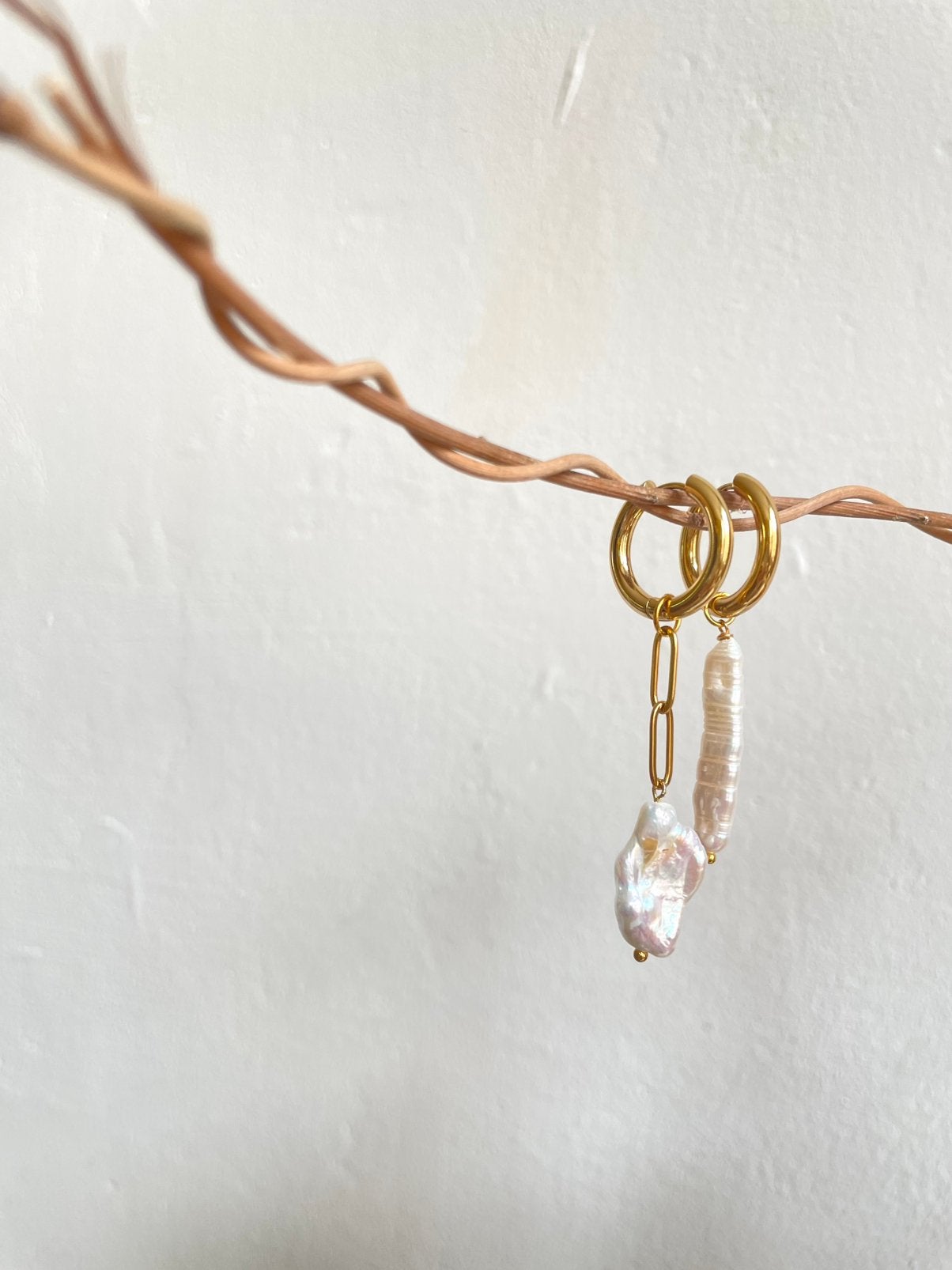 Barokparel oorbellen, Sieraden, Tassen en Uiterlijk, Oorbellen, Hangers, Nieuw, Ophalen of Verzenden, Goud