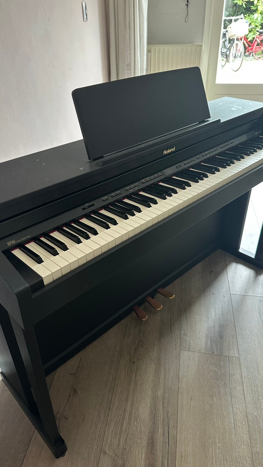 TE HUUR: Roland HP503 digitale piano, Muziek en Instrumenten, Ophalen, Zo goed als nieuw, Zwart