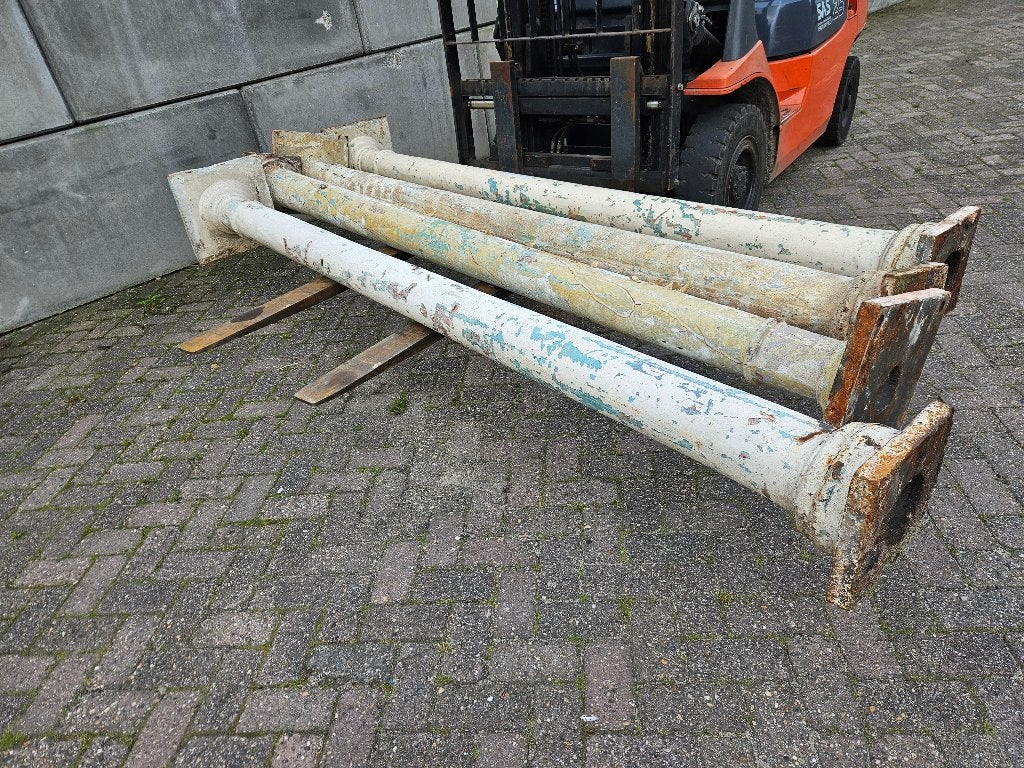 4 oude gietijzeren pilaren / zuilen / palen Hoog 2.80 m, Ophalen, Zo goed als nieuw