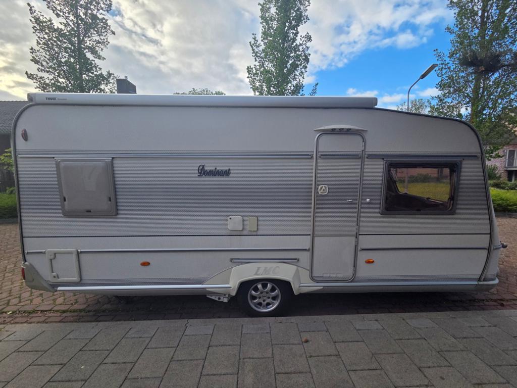 LMC Dominant 530 - Frans bed, Rondzit, Mover, Luifel, Voorte, Caravans en Kamperen, Caravans, Rondzit, Frans bed, Bedrijf, 5 tot 6 meter