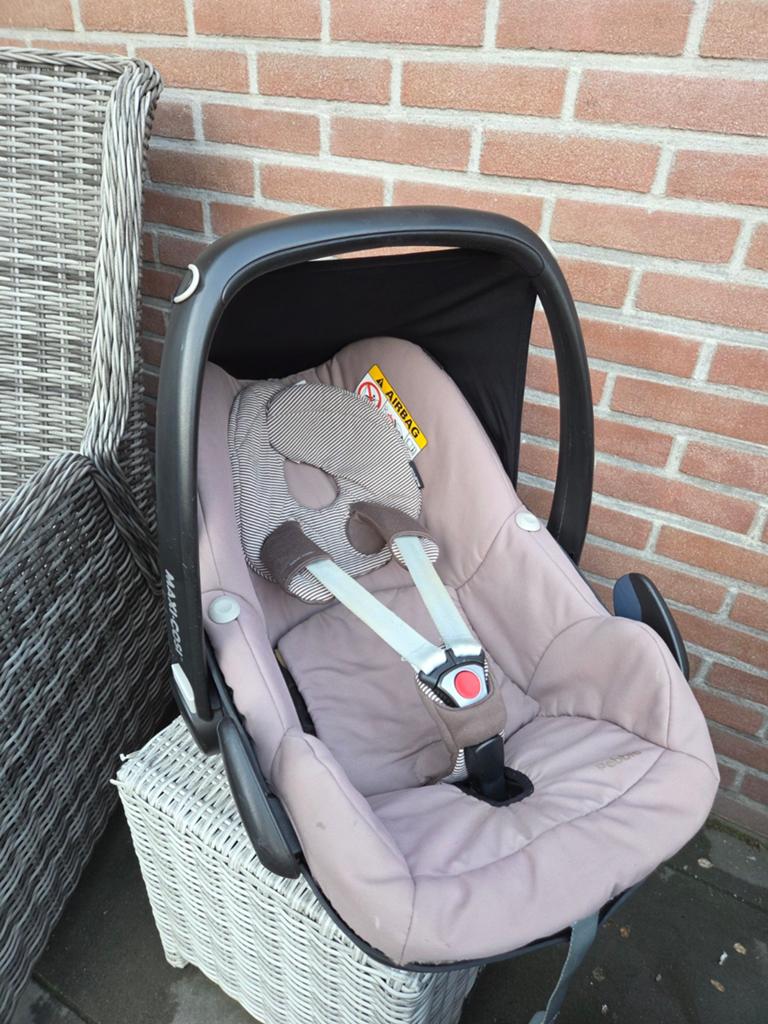 Maxi Cosi Pebble Plus met hoofd- en zitverkleiner, Kinderen en Baby's, Autostoeltjes, Autogordel of Isofix, Gebruikt, Ophalen of Verzenden
