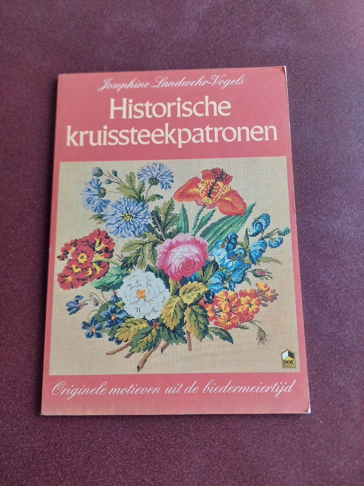 historische kruissteekpatronen, Ophalen of Verzenden, Zo goed als nieuw, Handborduren, Patroon