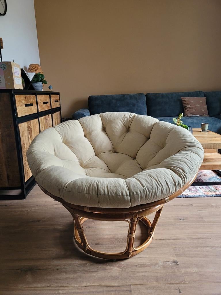 Jysk Papasan stoel met kussen - Rotan fauteuil, Huis en Inrichting, Fauteuils, Ophalen, Gebruikt, 100 tot 125 cm, Stof