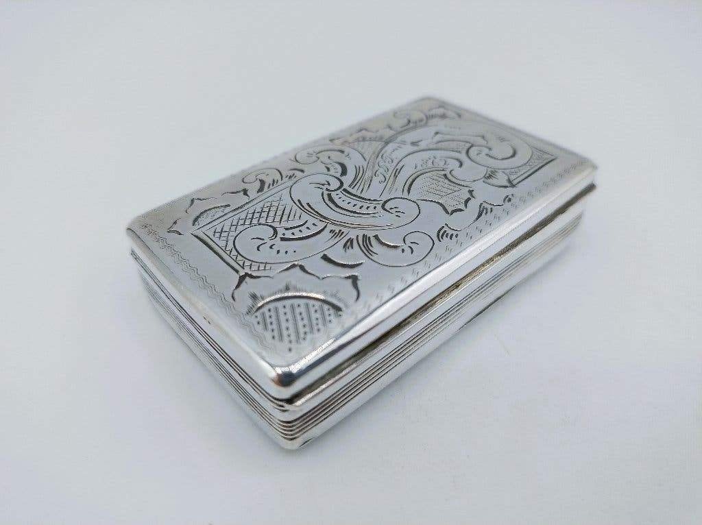 Zilveren vrouwen snuifdoosje, C. Monteban, Schoonhoven, 1853, Antiek en Kunst, Antiek | Goud en Zilver, Verzenden, Zilver