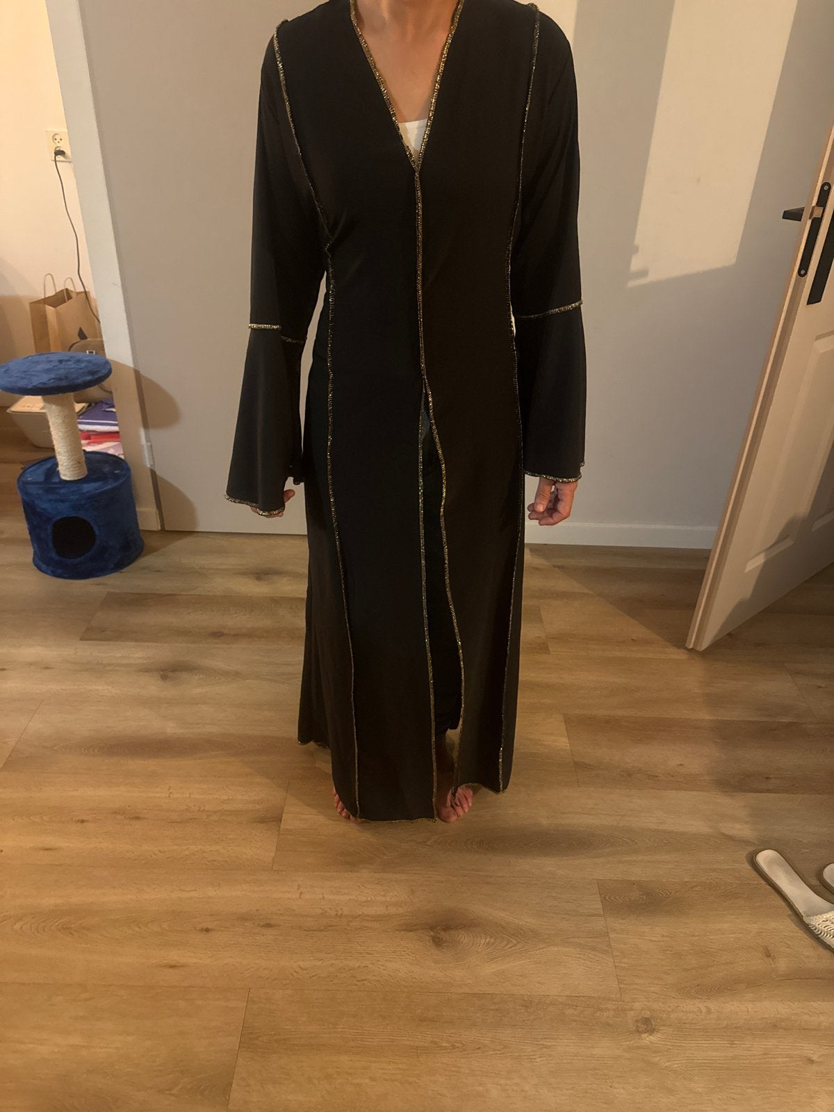 Zwarte Abaya met gouden details, Zwart, Zo goed als nieuw, Onder de knie, Ophalen