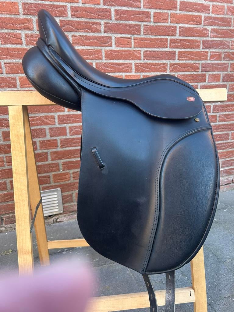 Kent & Masters dressuurzadel 17,5 inch MDR R-line, Dieren en Toebehoren, Paarden en Pony's | Zadels, Ophalen of Verzenden