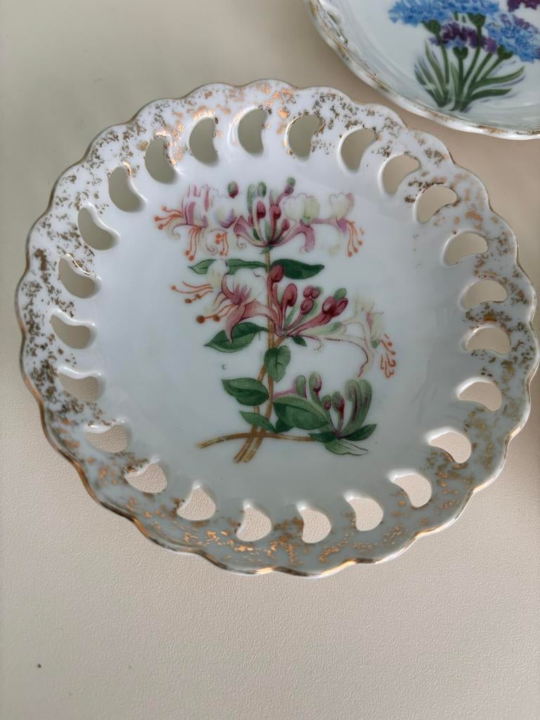 Set van 3 antieke borden met bloemmotieven, Ophalen of Verzenden