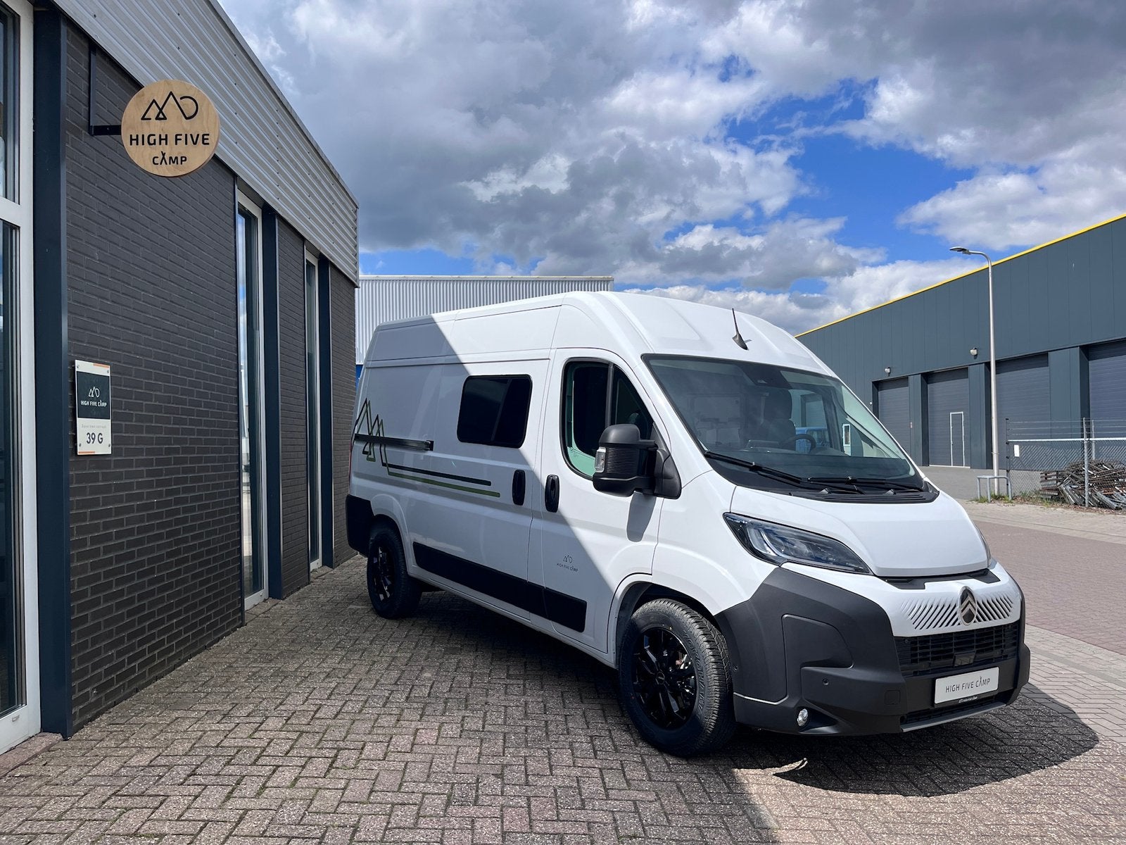 Offgrid buscamper NIEUW | L2H2 Citroen Jumper | AUTOMAAT!, Bedrijf, Diesel, 4 tot 5 meter, Elekrische verwarming