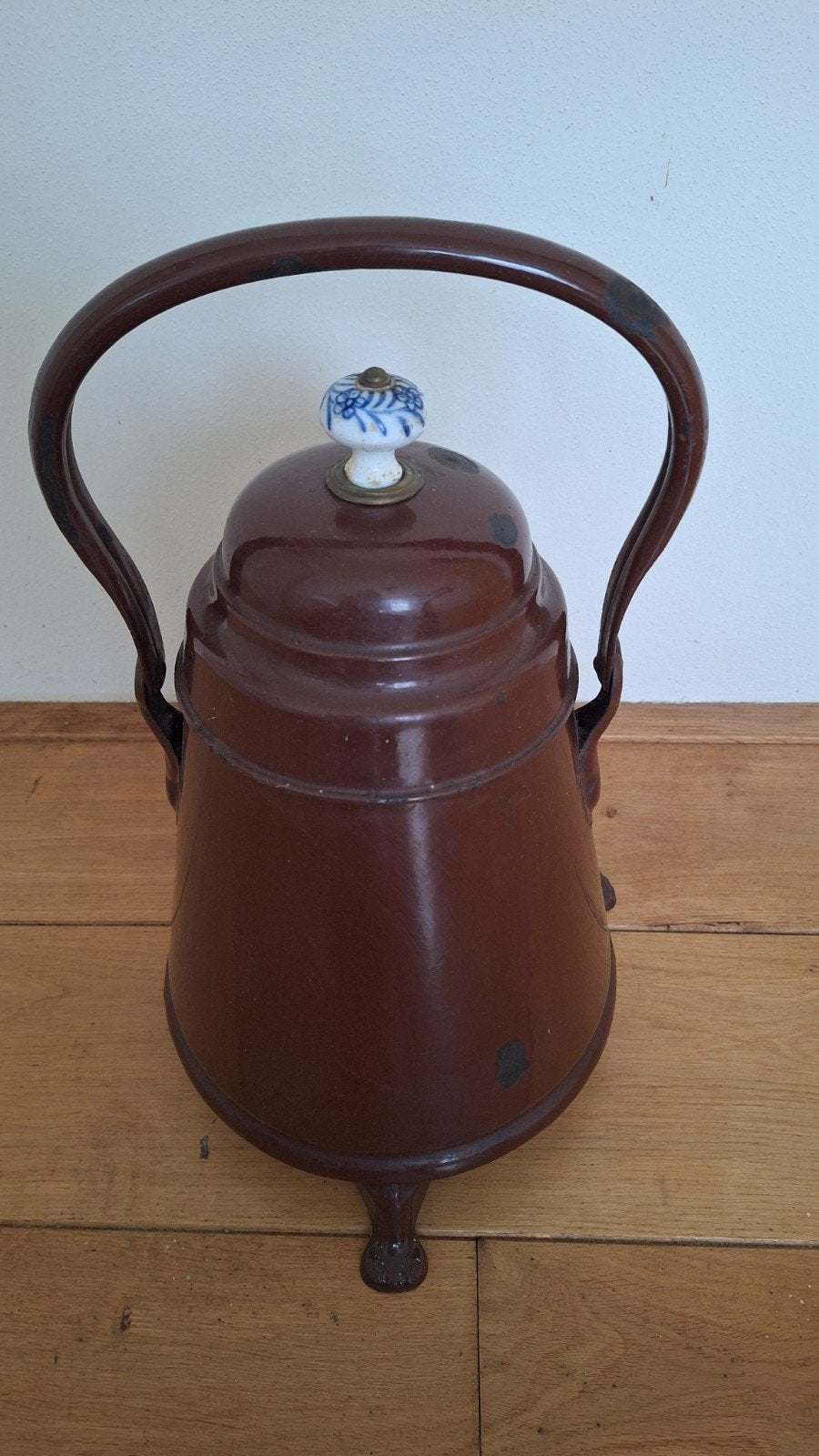 Antieke emaille kolenkit bruin.
25 cm breed x 40, Ophalen