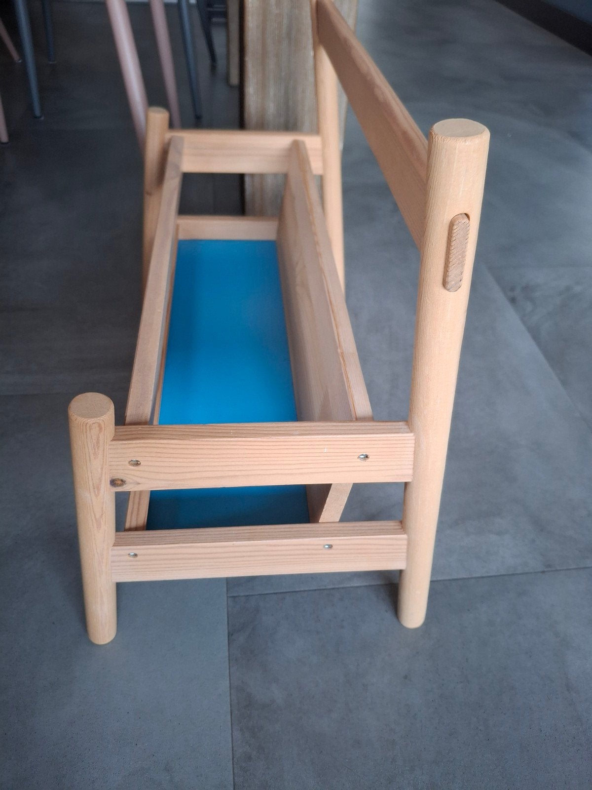 IKEA Flisat Boekendisplay/Boekenrek voor Kinderen, Met plank(en), Modern, Scandinavisch, Kindvriendelijk, Zo goed als nieuw, Minder dan 100 cm