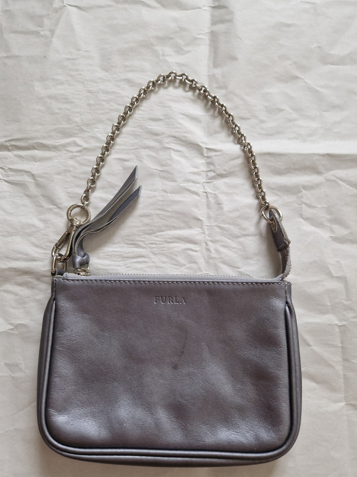 FURLA. Avondtasje met een glanzende look. 100 % origineel., Ophalen of Verzenden, Zo goed als nieuw, Overige kleuren, Avondtasje
